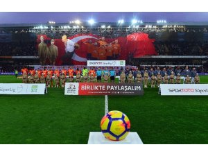 Spor Toto Süper Lig: Medipol Başakşehir: 0 - Beşiktaş: 0 (Maç devam ediyor)