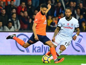 Spor Toto Süper Lig: Medipol Başakşehir: 1 - Beşiktaş: 0 (İlk yarı)