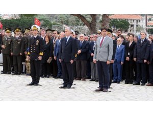 Foça’da, Çanakkale Zaferi’nin 103. yıl dönümü töreni
