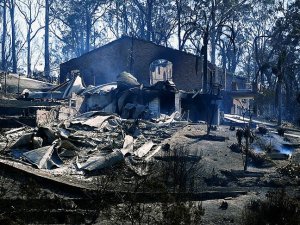 Avustralya'daki yangınlarda 88 ev yandı