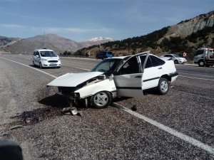 Otomobiller çarpıştı: 4 Yaralı