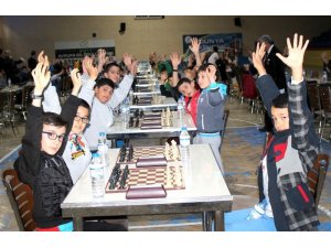 Kardelen Koleji ‘Şehitleri Anma’ Satranç Turnuvası büyük ilgi gördü