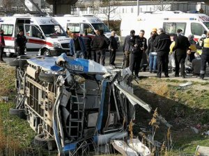 Ankara’da yolcu minibüsü kamyonla çarpıştı