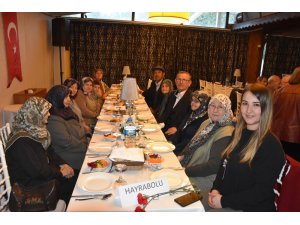 Tekirdağ Büyükşehir Belediyesi yaşlıları yemekte buluşturdu