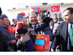 Başbakan Yardımcısı Çavuşoğlu, Moğolistan’da Tolgoyt Kültür Merkezi ve Hz. Ömer Camii’nin açılışlarını yaptı