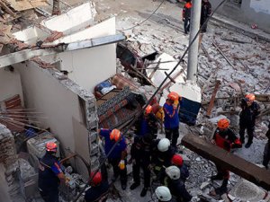 Bursa'daki doğalgaz patlamasında ev enkaza döndü: 1 ölü, 2 yaralı