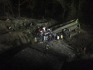 Filipinler’de otobüs kazası: 19 ölü