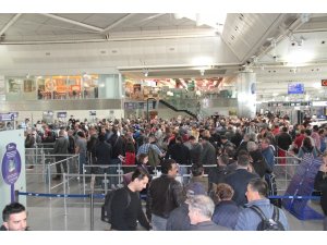 Atatürk Havalimanı’nda "polnet" yoğunluğu