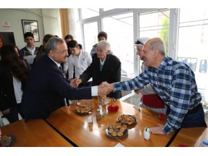 Başkan Uysal’dan Yaşlılar Haftası’nda anlamlı ziyaret