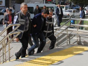 68 bin liralık altın çalan sahte polisler tutuklandı
