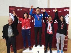 Yalova’da yapılan Genç Kadınlar Güreş Türkiye Şampiyonası bitti