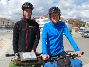 Belçikalı bisikletçiler dünya turuna çıktı