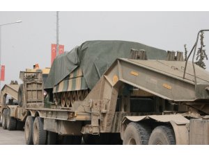Afrin’e askeri araç sevkıyatı