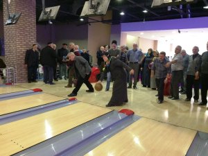 İzmit’in yaşlıları bowlingde yarıştı