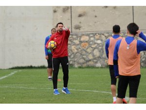 Evkur Yeni Malatyaspor’da Erol Bulut’tan futbolcularına gözdağı