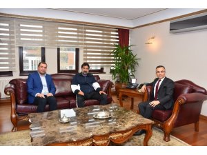 Kardemir Karabükspor Teknik Direktörü Karaman’dan Vali Çeber’e ziyaret