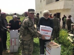 Afrin’de birlik tabibi sağlık kontrolü yaptı