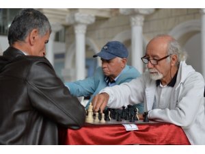 60 yaş üstü satranç turnuvası