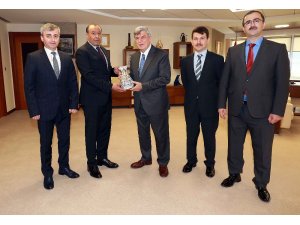 Başkan Karaosmanoğlu, Kişisel Verileri Koruma Kurumu yönetimini ağırladı