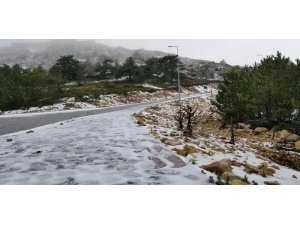Spil Dağı’na Mart ayında kar düştü