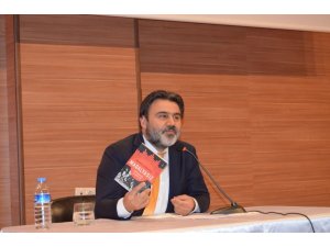 Gazeteci-Yazar Mehmet Uluğtürkan genç okuyucularıyla buluştu