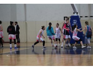 Yalova’da kadın basketbolcular kavga etti