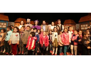 Aksaray Belediyesi çocuklara tiyatro gösterisi düzenledi