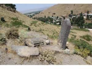 Bitlis’te tarihe ışık tutacak yeni mezar taşları bulundu