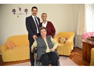 Alanya Belediyesi’nden engelli vatandaşa akülü araba