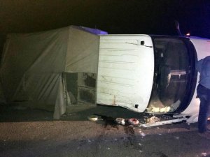 Kütahya’da elektrik panosu yüklü kamyonet devrildi: 1 ölü, 2 yaralı