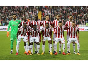 Spor Toto Süper Lig: Demir Grup Sivasspor: 0 - Fenerbahçe: 2 (İlk yarı)