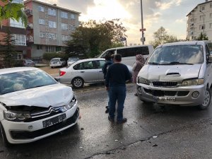 Başkent’te yarım saat arayla iki ayrı kaza: 11 yaralı