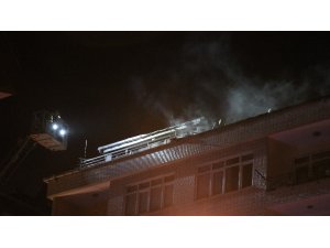 Bahçelievler’deki yangında apartman sakinleri sokağa döküldü