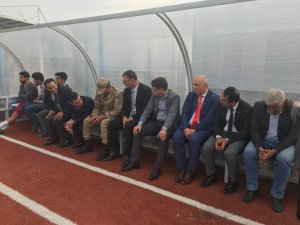 Protokol, Zeytin Dalı Turnuvası’nın ilk maçını yedek kulübesinde izledi