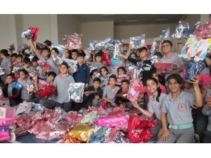 Adanalı öğrencilerden Afrin’deki çocuklara oyuncak