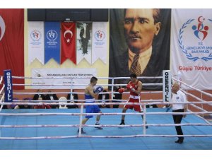 Karaman’da Üniversitelerarası Boks Şampiyonu sona erdi