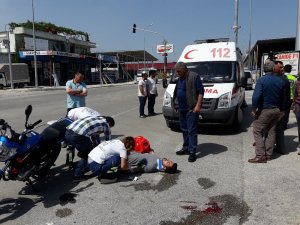 Antalya’da kamyonetle motosiklet çarpıştı: 2 yaralı