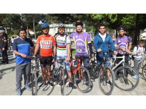 Burhaniye’de üniversiteli gençler bisiklet kulübü kurdu