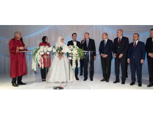 Cumhurbaşkanı Erdoğan, Gaziosmanpaşa Belediye Başkanı Usta’nın kızının düğününe katıldı