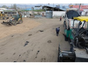 Yakutiye Belediyesi, köylerde asfalta başladı