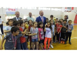 Burhaniye’de Geleneksel Çocuk Oyunları Şenliği düzenlendi