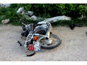 Otomobille çarpışan motosikletli hayatını kaybetti