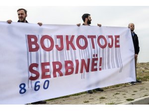 Kosova’da Sırbistanlı şirketler protesto edildi