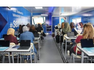 Türk Telekom Eğitim tırı Elazığ’da
