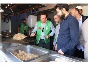 Canik Belediye Başkanı Genç, Afrin halkına yemek dağıttı