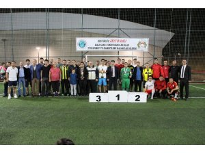 Rektörlük Zeytin Dalı Futbol Turnuvası’nda Dereceye Girenler Ödüllerini Aldı