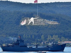 Rus askeri gemileri Çanakkale Boğazı'ndan geçti