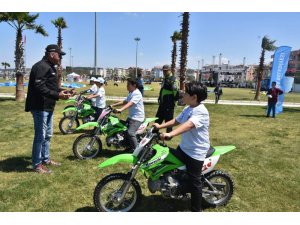 Aliağa’da çocukların motosiklet heyecanı