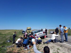 Kırşehir’e düğün yolunda kaza: 10 yaralı