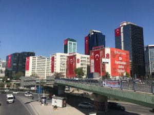 Maslak dev Türk bayraklarıyla donatıldı